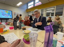 Burgemeester en wethouder ontbijten op De Kinderhof